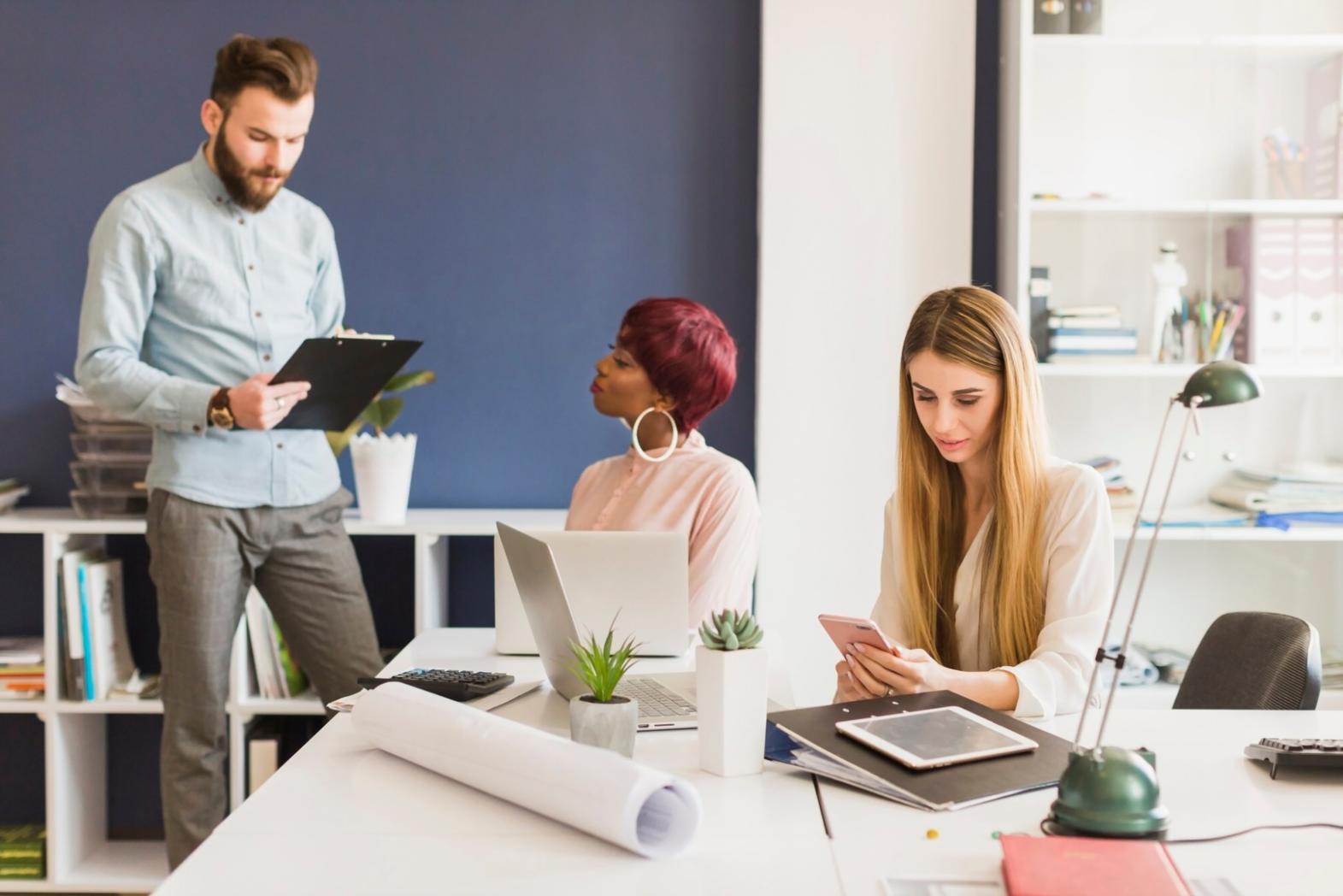 Persönliches Beratungsgespräch in entspannter Atmosphäre